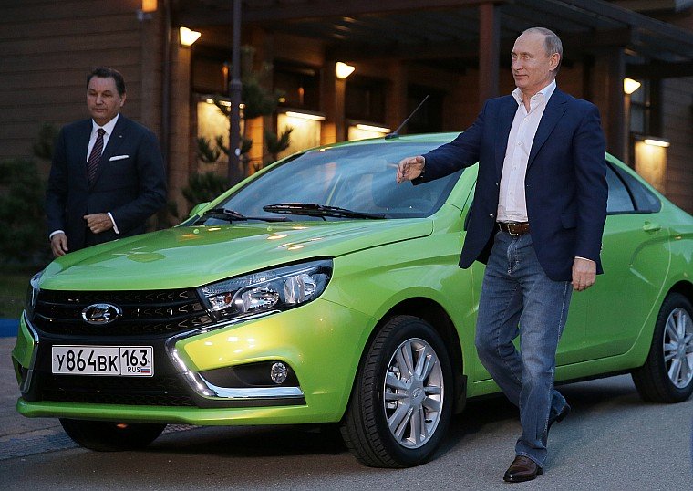 Владимир Путин прокатился на Lada Vesta