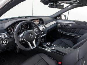 панель Mercedes E 63 AMG