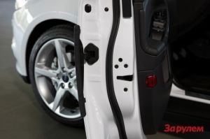 Ford защитил Focus и его соседей по парковке