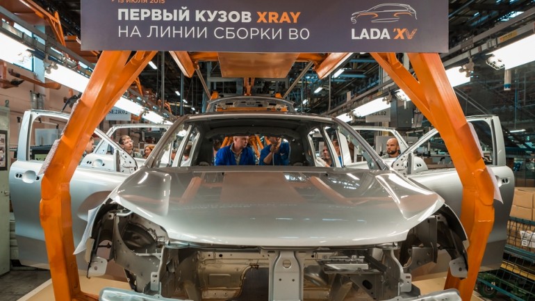 «АвтоВАЗ» поставил на конвейер первый кузов новой модели LADA XRAY