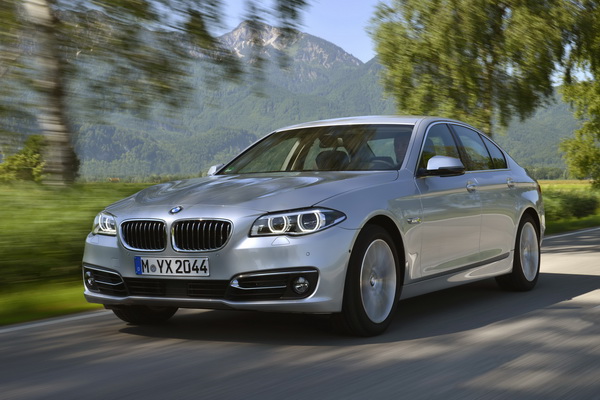 BMW назвала новые цены в России на седан 5-Series