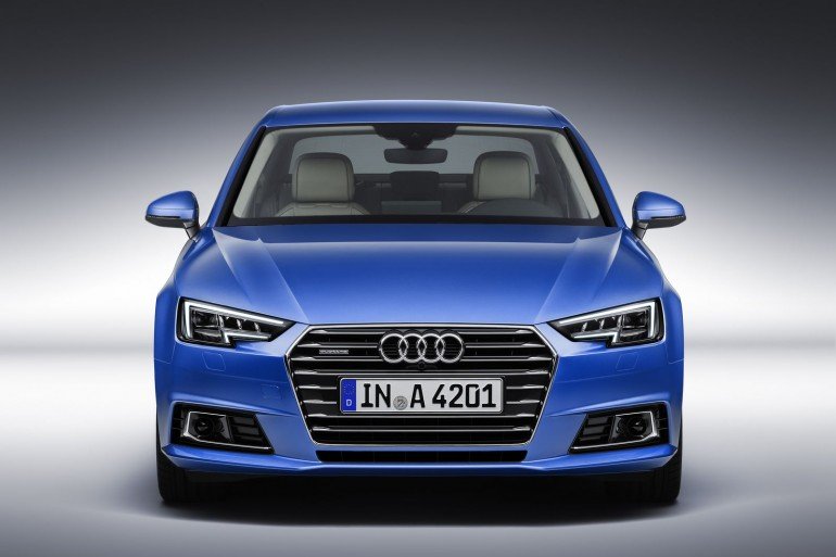 Audi раскрыла цены новой A4 в России
