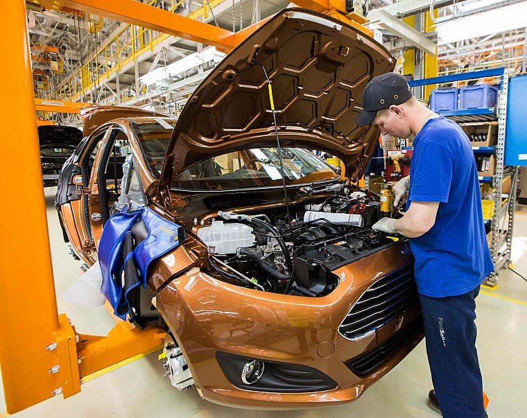 Ford начал выпускать в Татарстане автомобили с российскими двигателями