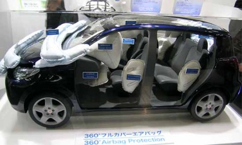 Toyota представит автомобиль с подушками безопасности для пешеходов