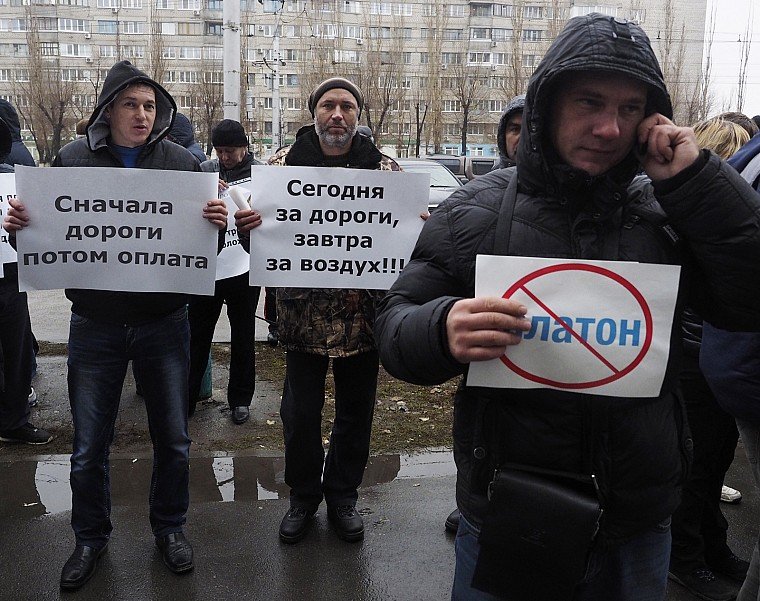 Депутаты предлагают не штрафовать «большегрузов» до 2017 года