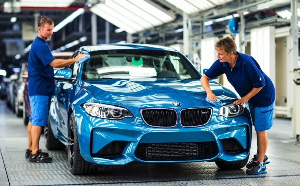 Компания BMW начала реализовывать автомобили через Интернет