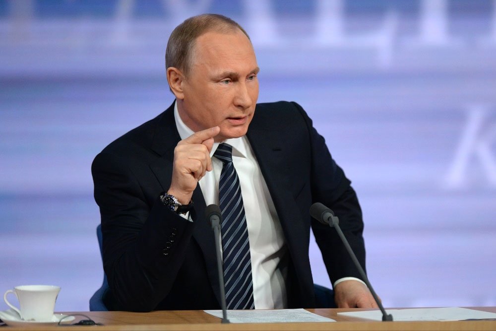 Путин поручил отменить транспортный налог для большегрузов