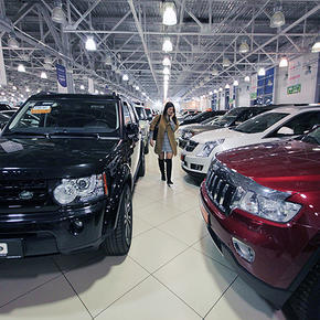 Автоконцерны сокращают модельный ряд в России из-за кризиса