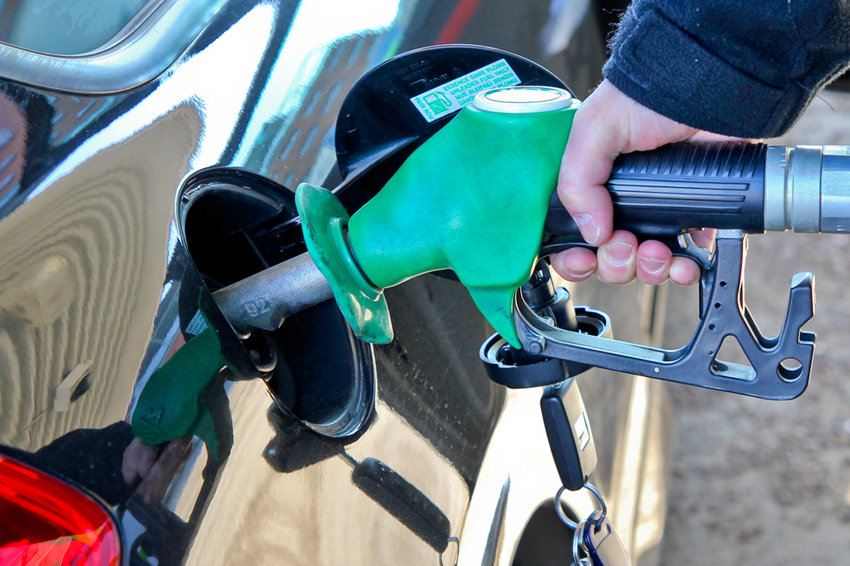 С 1 апреля 2016 года повысятся ставки акцизов на бензин и дизтопливо