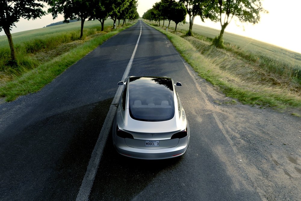 Tesla оснастит все свои модели новой системой автопилота