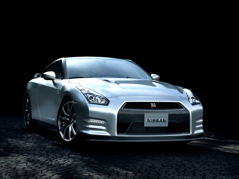 Nissan представил обновленный суперкар GT-R