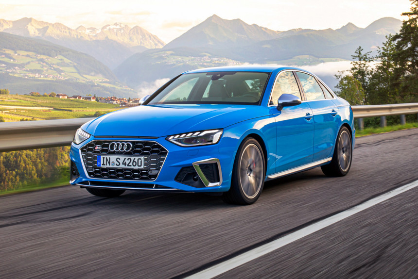Бензиновый и дизельный гибрид Audi A4