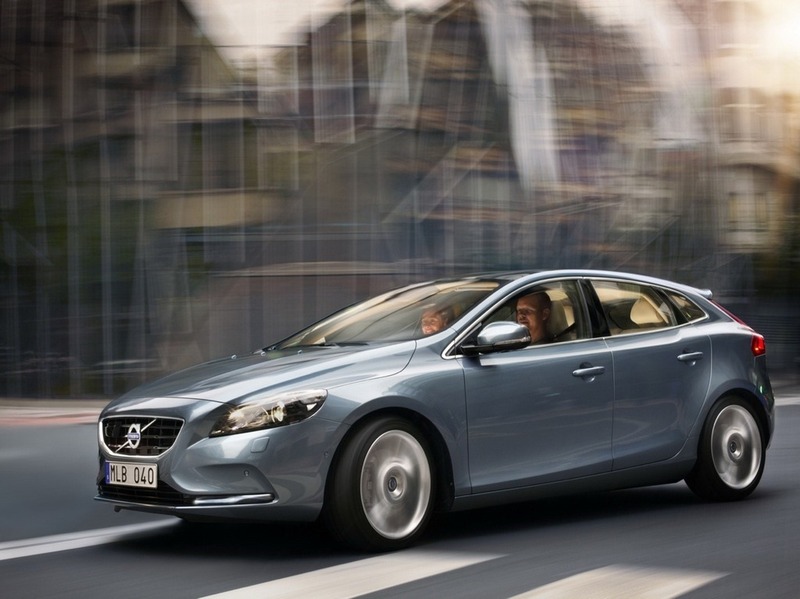 Volvo раскрыл внешность нового хэтчбека V40