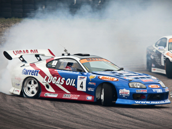 Медведев поручил проработать вопрос "опасного вождения"