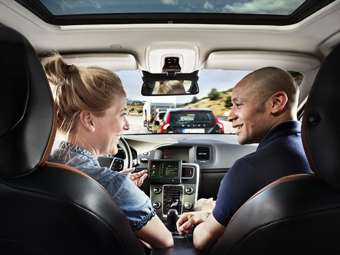 Автомобилисты готовы довериться автопилотам