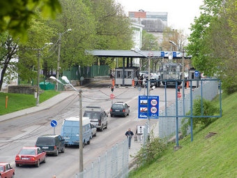 Неплательщиков штрафов за нарушения ПДД выпустят за рубеж