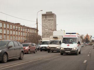 Штраф за отказ пропустить "скорую" в Москве могут увеличить