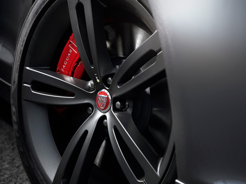 Самые дешевые модели Jaguar появятся на публике через полтора месяца