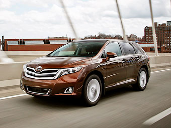 Toyota отзовет в России кроссоверы Venza