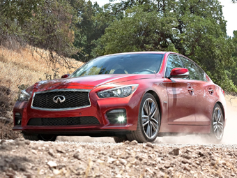 Седан Infiniti Q50 получил бензиновую «турбочетверку»