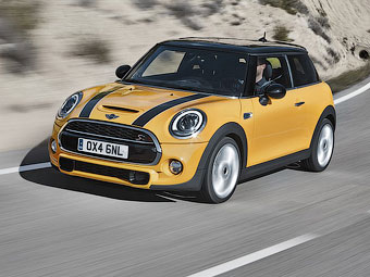 Названы рублевые цены на новый MINI Cooper