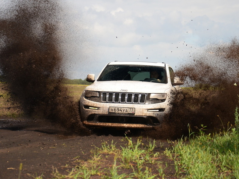 Jeep научит свои будущие гибриды преодолевать бездорожье