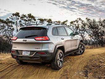 Названы рублевые цены нового Jeep Cherokee