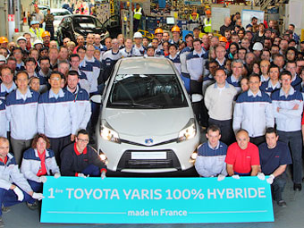 Toyota запустила производство гибридного хэтчбека Yaris в Европе