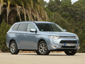 В Mitsubishi назвали рублевые цены на гибридный Outlander