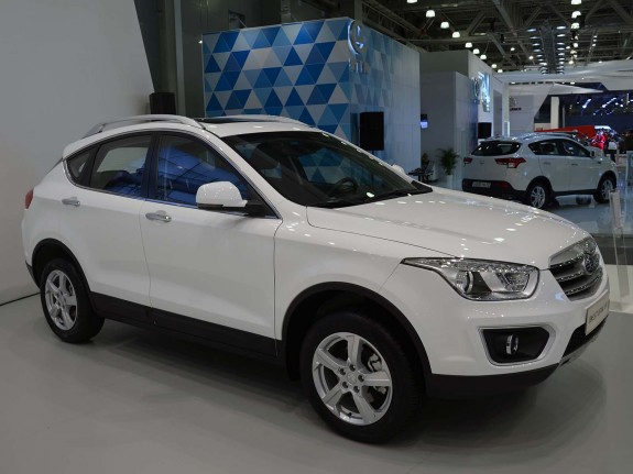 FAW выкатила городской кроссовер Besturn X80