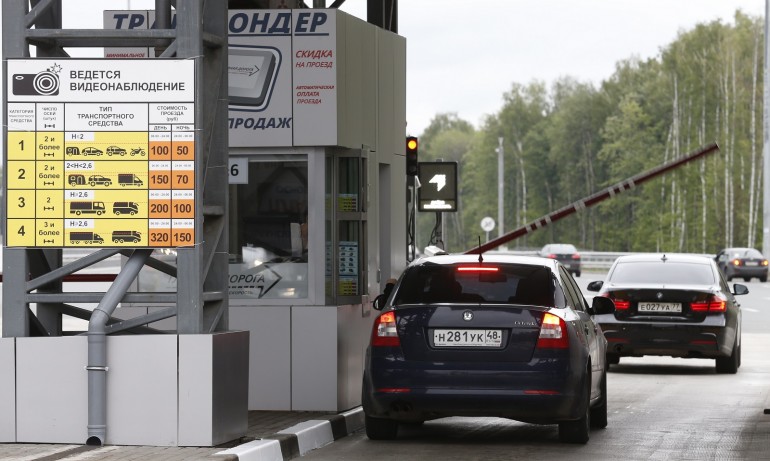 С платных автотрасс могут убрать шлагбаумы