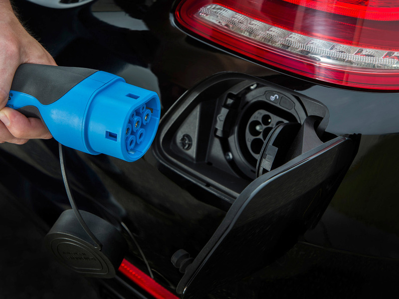 На зарядку аккумуляторов электромобилей будет уходить около двух минут