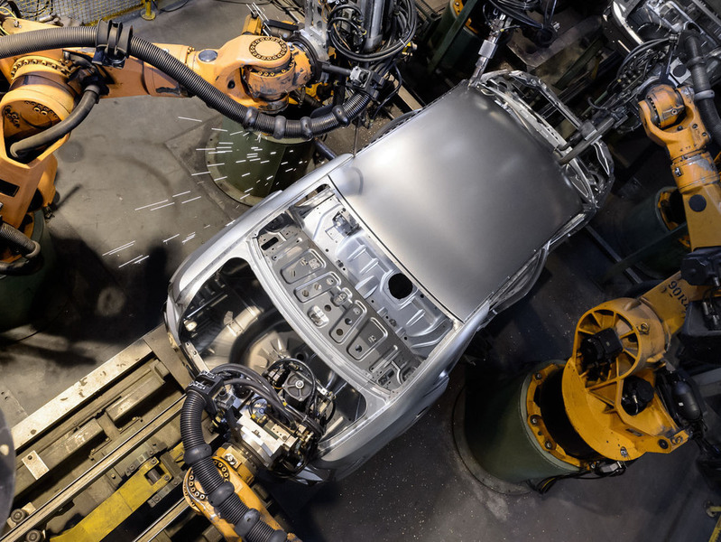 Автопром РФ может потерять 20% объема производства из-за санкций