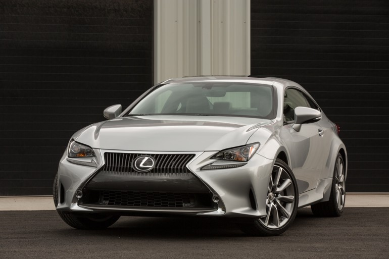 Названы российские цены на Lexus RC 350