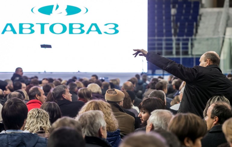 АВТОВАЗ уволит 1100 управленцев из-за экономической ситуации