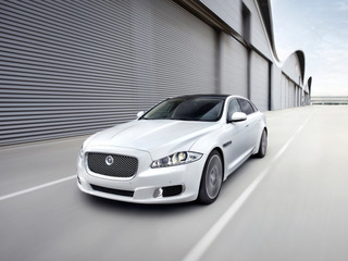 Jaguar представил в Пекине роскошный седан