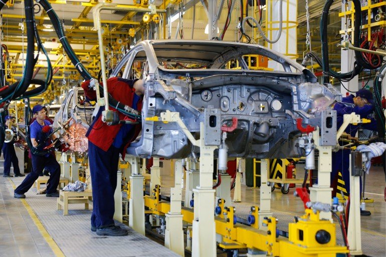 «Автотор» заморозил половину производства из-за ухода GM
