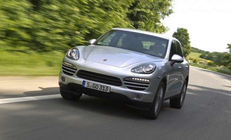 Porsche отзовет в России Cayenne и Panamera из-за утечки топлива