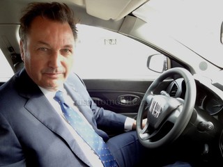 Президент "АвтоВАЗа" засветил интерьер нового кроссовера