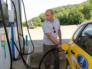 Путин возмутился качеством российского бензина и призывает Генрокуратуру разобраться