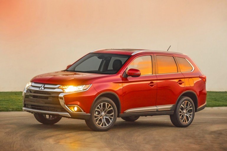 Mitsubishi объявила скидки на Outlander
