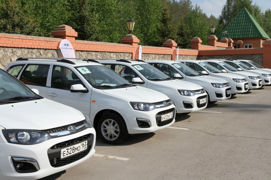 АВТОВАЗ с 1 августа повысит на 4% цены на три модели LADA