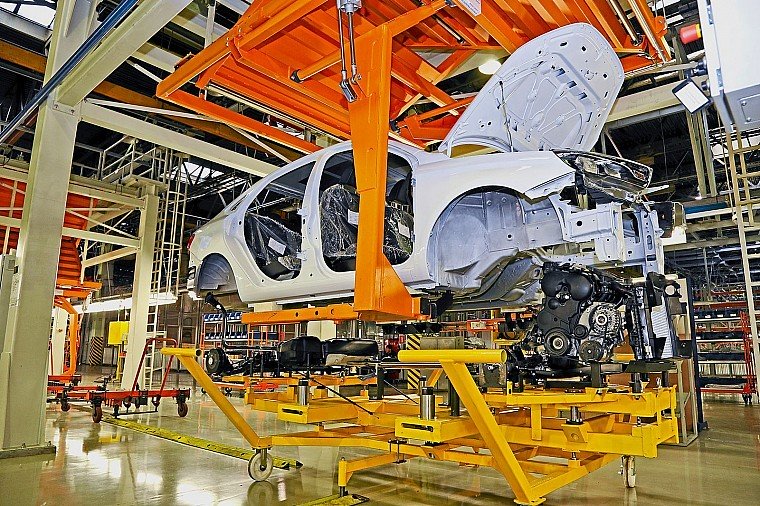 АВТОВАЗ после запуска Lada Vesta решил сократить численность персонала