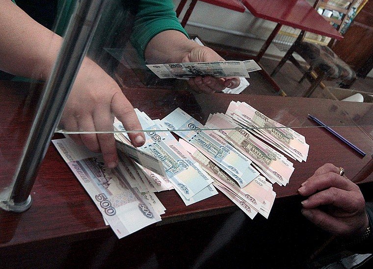Неоплаченные в срок штрафы хотят списывать с зарплаты