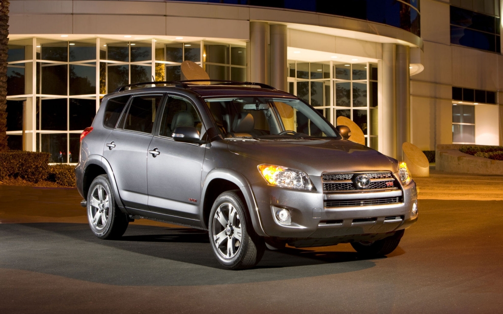В Волгограде презентовали новый автомобиль Toyota RAV4
