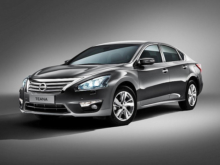 Nissan отзывает 1047 седанов Teana из России