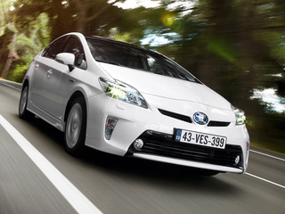 Гибрид Toyota Prius вошел в тройку самых продаваемых авто в мире