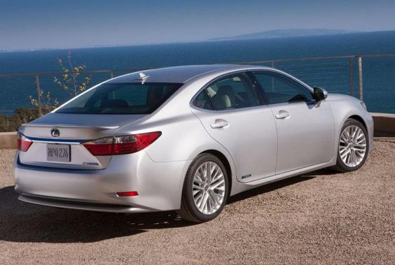 Toyota Camry и Lexus ES 200 отзывает в России 7536 автомобилей