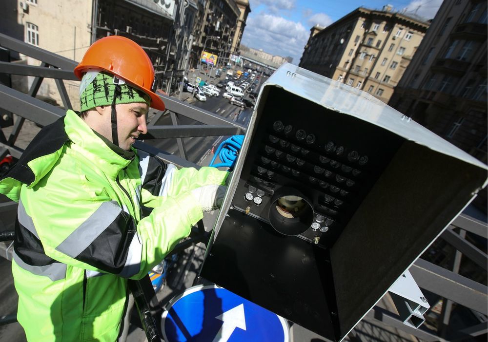 Камеры на дорогах научатся фиксировать заезд за стоп-линию