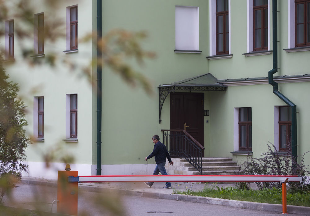 Госдума обещает не вводить плату за парковку во дворах